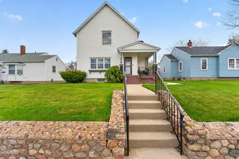 814 1st Ave E, Williston, ND 58801