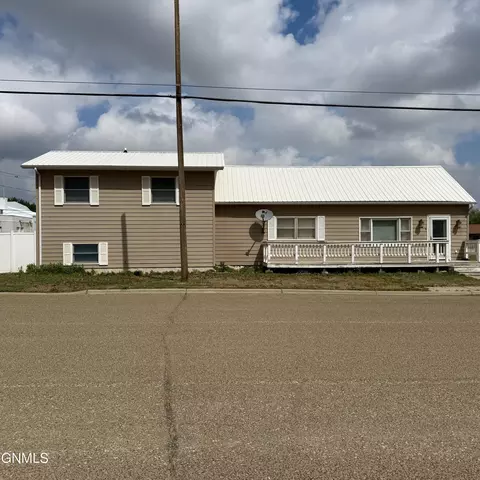 19 2nd St E, Culbertson, MT 59218