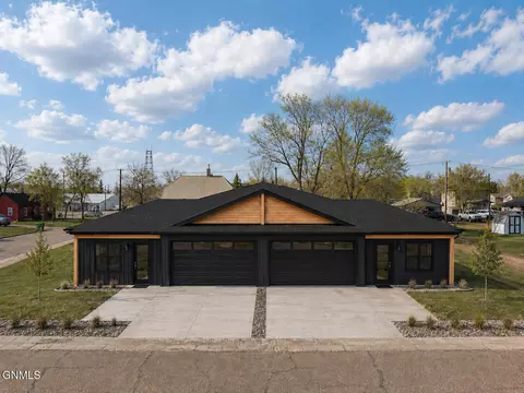 103 1st Ave SE, Garrison, ND 58540