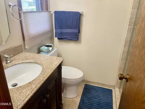 Bath - 1101 University Ave, Williston, ND 58801 photo 5 of 6