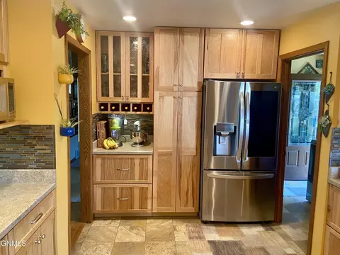 Kitchen - 1101 University Ave, Williston, ND 58801 photo 6 of 7