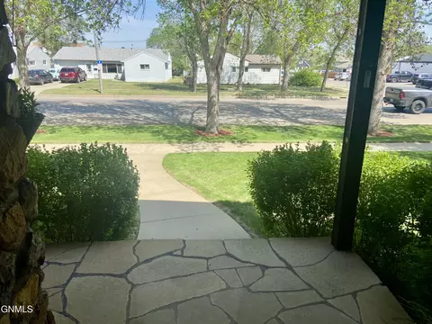 Exterior - 1101 University Ave, Williston, ND 58801 photo 9 of 12