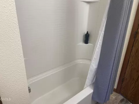 Bath - 1101 University Ave, Williston, ND 58801 photo 3 of 6