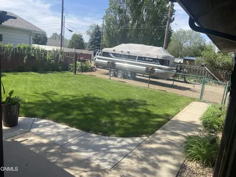 Exterior - 1101 University Ave, Williston, ND 58801 photo 7 of 12