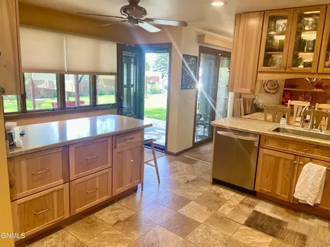 Kitchen - 1101 University Ave, Williston, ND 58801 photo 5 of 7