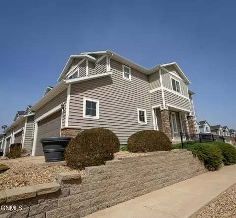 Exterior - 2802 29th Ave W, Williston, ND 58801 photo 2 of 3