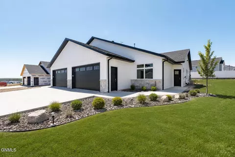 4118 Platinum St, Bismarck, ND 58503
