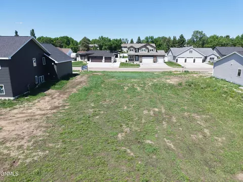 5319 Hendrickson Dr, Bismarck, ND 58504 photo 7