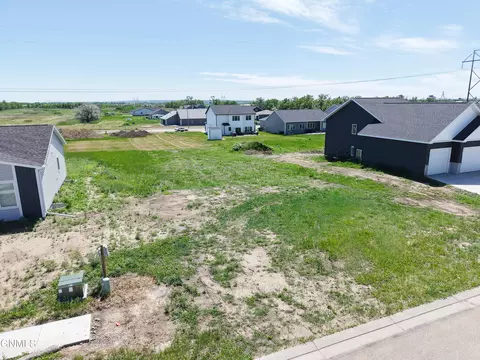 5319 Hendrickson Dr, Bismarck, ND 58504 photo 6