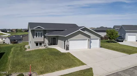 514 18th St SE, Mandan, ND 58554