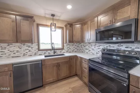 Kitchen - 1804 14th Ave E, Williston, ND 58801 photo 3 of 6