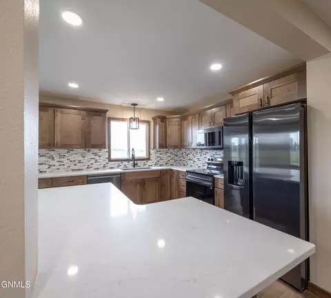 Kitchen - 1804 14th Ave E, Williston, ND 58801 photo 4 of 6