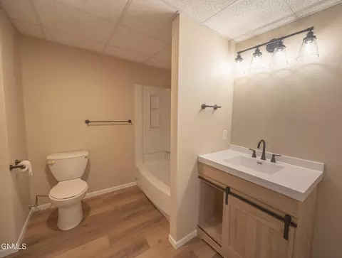 Bath - 1804 14th Ave E, Williston, ND 58801 photo 5 of 5