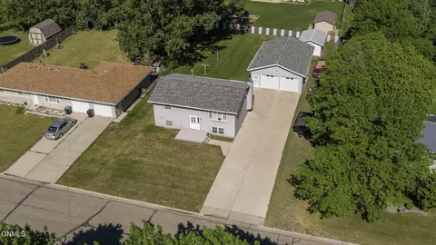 74 Mcdougall Dr, Lincoln, ND 58504