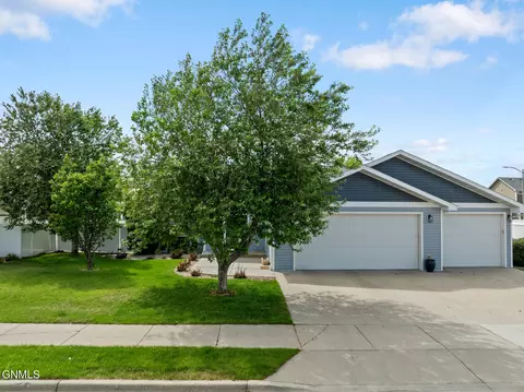 1921 18th Ave W, Williston, ND 58801