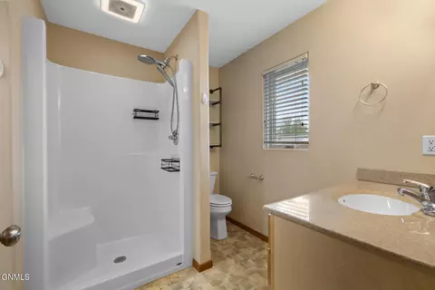 Bath - 1921 18th Ave W, Williston, ND 58801 photo 2 of 4