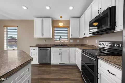 Kitchen - 1921 18th Ave W, Williston, ND 58801 photo 2 of 3