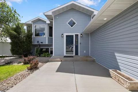Exterior - 1921 18th Ave W, Williston, ND 58801 photo 4 of 6