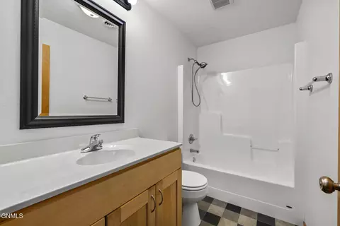Bath - 1921 18th Ave W, Williston, ND 58801 photo 4 of 4