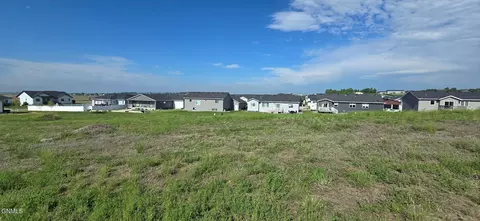 3812 Steel St, Bismarck, ND 58503