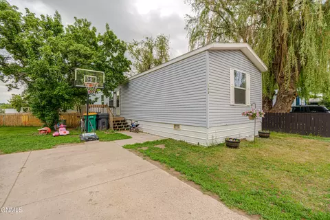 102 W Antelope St, Mandan, ND 58554