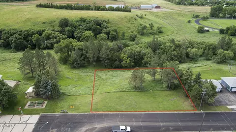 000 Maple Ave, Linton, ND 58552 photo 3