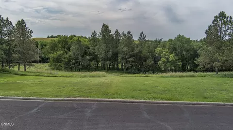 000 Maple Ave, Linton, ND 58552 photo 9
