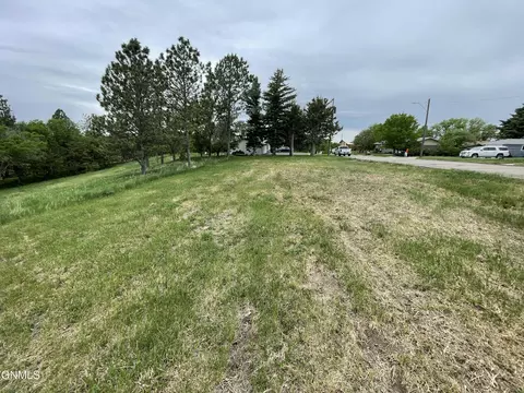 000 Maple Ave, Linton, ND 58552 photo 6