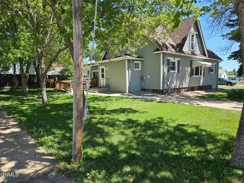 304 B St N, Richardton, ND 58652