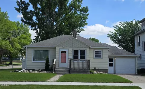 358 7th Ave NW, Valley City, ND 58072