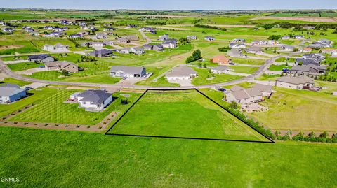 13840 Saddlehorn Dr, Bismarck, ND 58503
