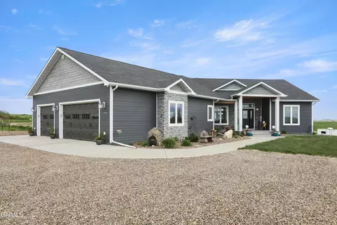12930 Clark Ct, Williston, ND 58801