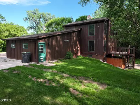 Exterior - 1509 River Dr NE, Mandan, ND 58554 photo 6 of 11