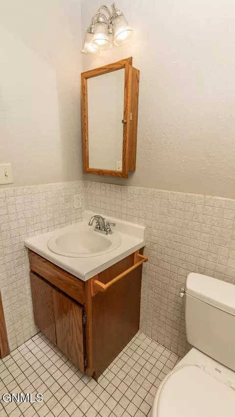 Bath - 1509 River Dr NE, Mandan, ND 58554 photo 2 of 6