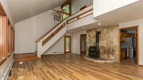 Living - 1509 River Dr NE, Mandan, ND 58554 photo 1 of 10