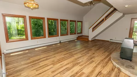 Living - 1509 River Dr NE, Mandan, ND 58554 photo 2 of 10