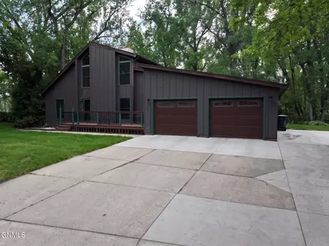 Exterior - 1509 River Dr NE, Mandan, ND 58554 photo 5 of 11