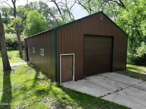 Other - 1509 River Dr NE, Mandan, ND 58554 photo 1 of 9