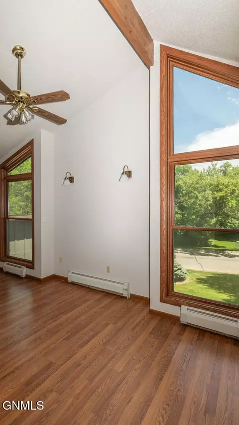 Living - 1509 River Dr NE, Mandan, ND 58554 photo 6 of 10