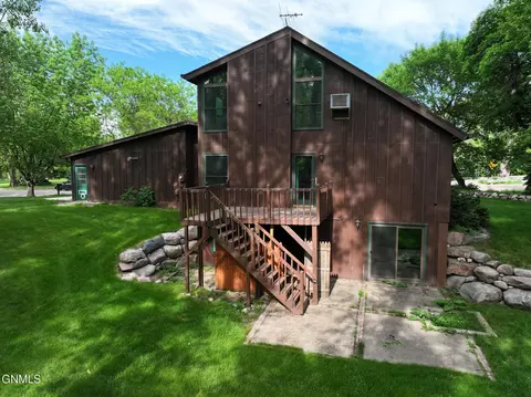 Exterior - 1509 River Dr NE, Mandan, ND 58554 photo 2 of 11