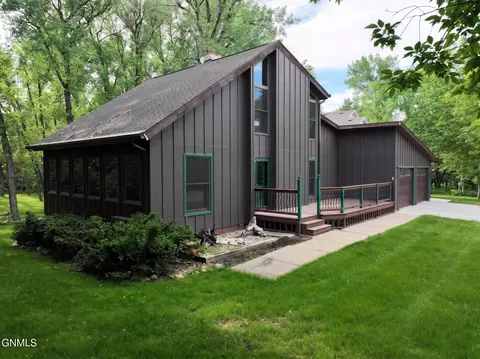 Other - 1509 River Dr NE, Mandan, ND 58554 photo 6 of 9