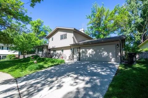 2440 Atlas Dr, Bismarck, ND 58503