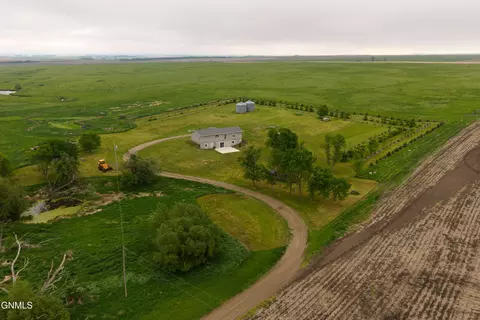 950 94th St SE, Strasburg, ND 58573