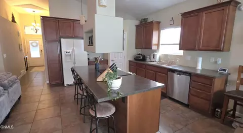 Kitchen - 1614 Creekside Dr W, Williston, ND 58801 photo 2 of 3