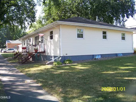 1520 Laforest Ave, Bismarck, ND 58501