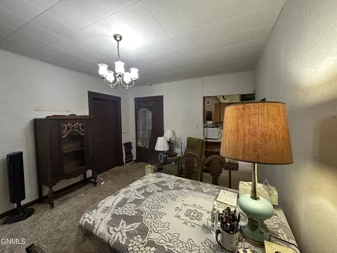 Dining - 306 7th Ave N, Edgeley, ND 58433 photo 2 of 3