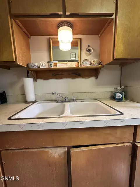Kitchen - 306 7th Ave N, Edgeley, ND 58433 photo 2 of 2