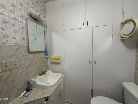Bath - 306 7th Ave N, Edgeley, ND 58433 photo 1 of 2