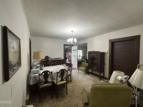 Dining - 306 7th Ave N, Edgeley, ND 58433 photo 1 of 3