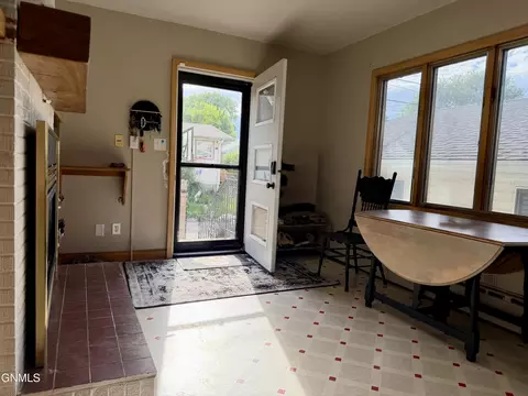 Entry Way - 504 3rd St NW, Mandan, ND 58554 photo 2 of 7